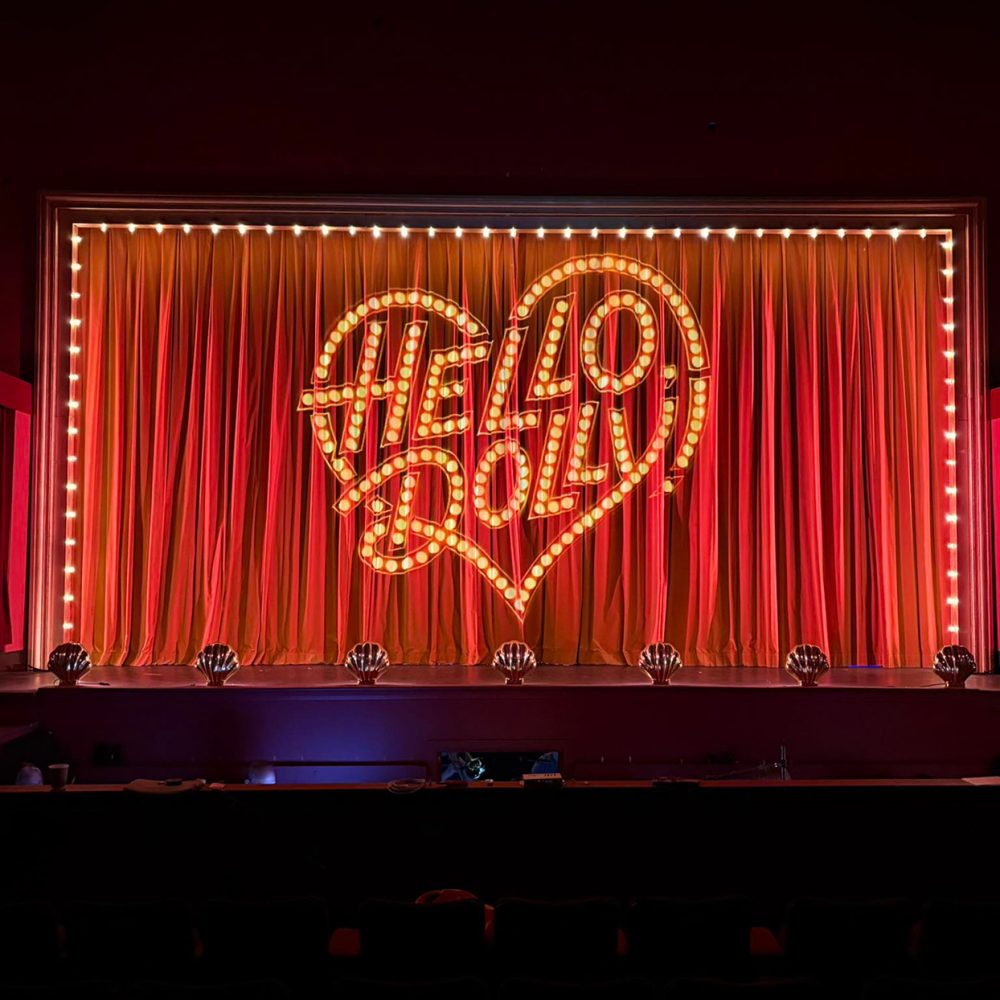 Hello Dolly curtain